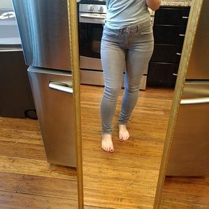 American eagle light grey skinny jegging jeans